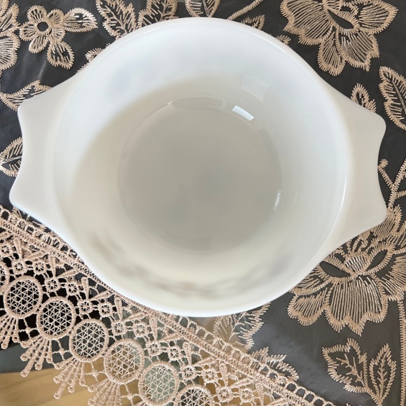 Vintage PYREX Brown Vines Round Casserole Dish - Picture 3 of 4